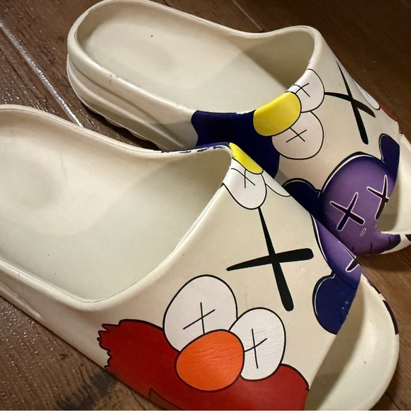 Trendy Graffiti-Style Slides – Size 40-41 – Bold & Comfortable! 🎨✨ - Picture 5 of 5